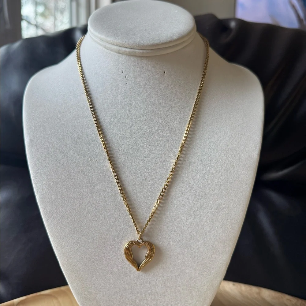 Gold Heart Pendant Necklace - Picture 1 of 6